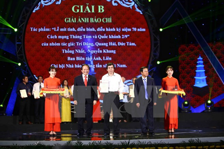 Lễ trao Giải báo chí Quốc gia lần thứ 10 năm 2015. Ảnh minh họa.